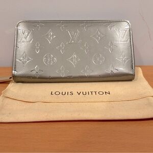 Authentic Louis Vuitton Vernis Zippy Wallet